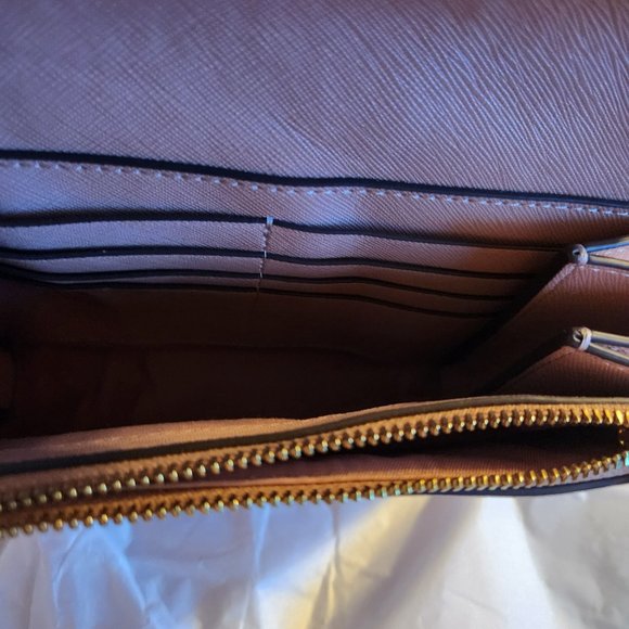 SALE $$$ NWT Leather Tory Burch Emerson Chain Wallet Crossbody flaw - Picture 8 of 11